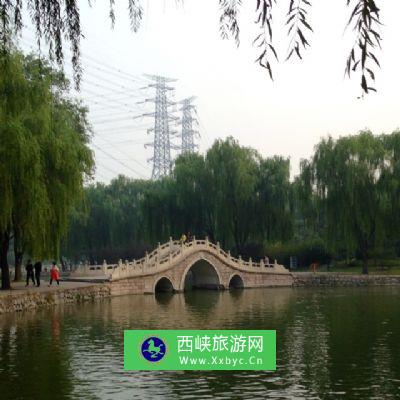 北京兴隆公园铁锁桥